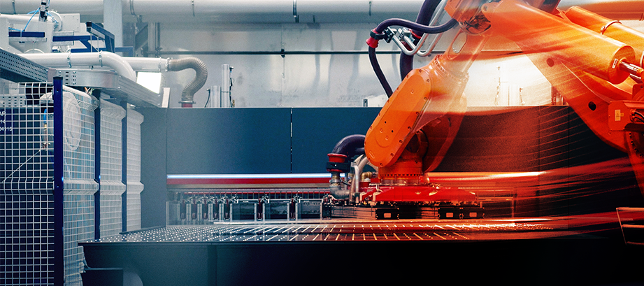 Vollautomatisierter Zuschnitt von Aluminium Platten mit Robotern