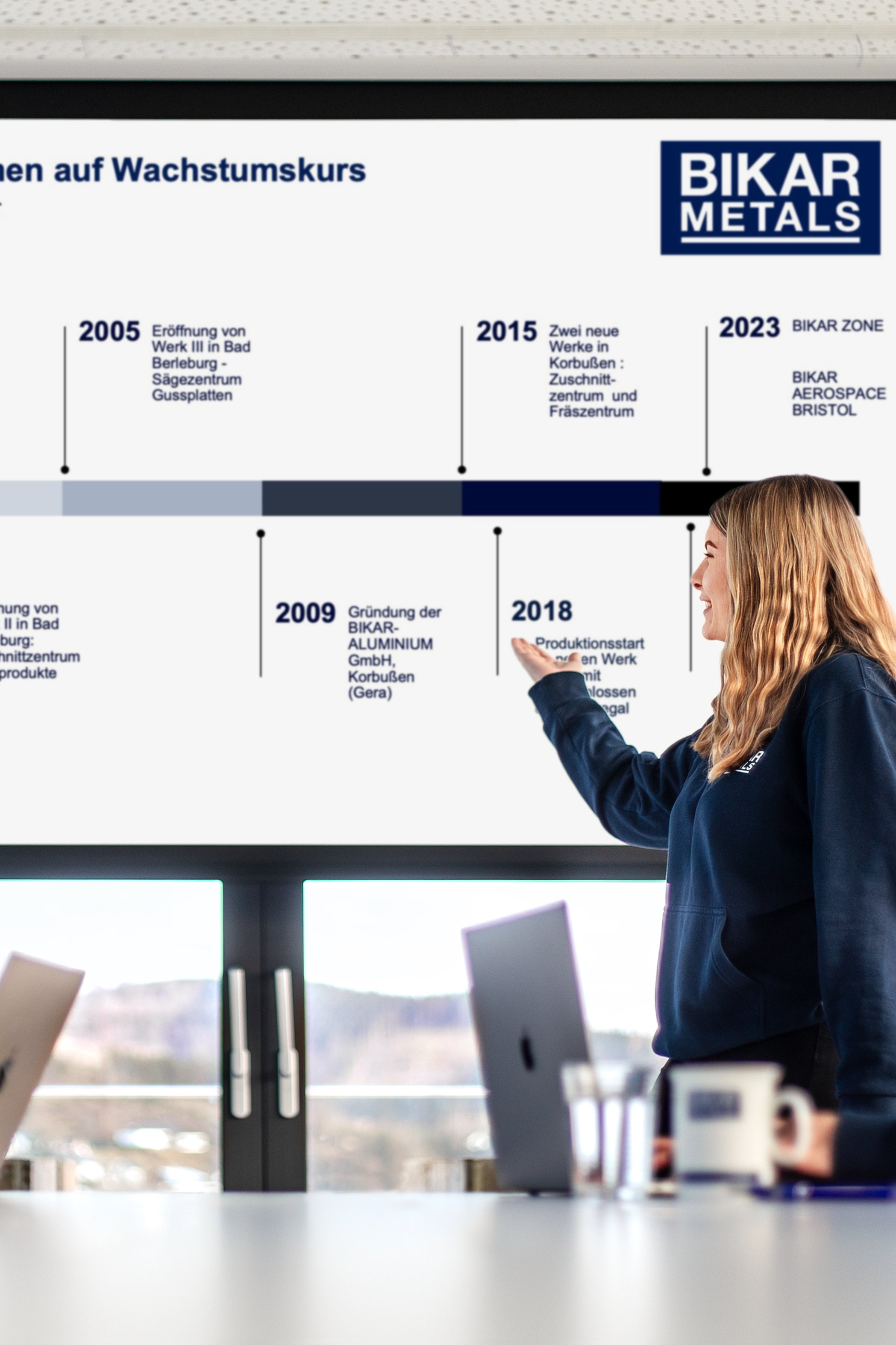 Employees of BIKAR presenting the company