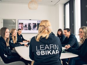 Team von BIKAR am Besprechungstisch