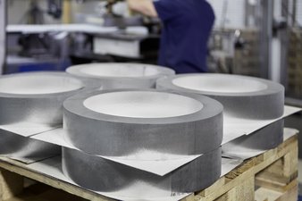 Ronden aus Aluminium auf Palette
